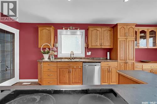 108 Hanley Crescent, Regina, SK - Indoor Photo Showing Kitchen