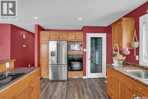 108 Hanley Crescent, Regina, SK - Indoor Photo Showing Kitchen