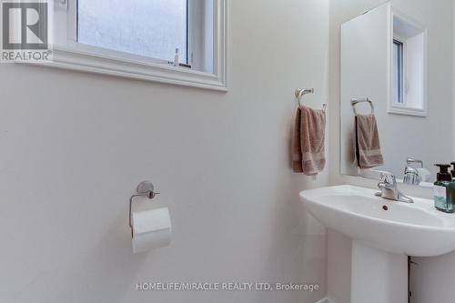992 Green Street, Innisfil, ON - Indoor Photo Showing Bathroom