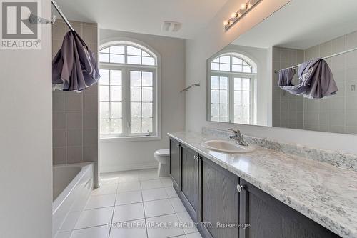 992 Green Street, Innisfil, ON - Indoor Photo Showing Bathroom