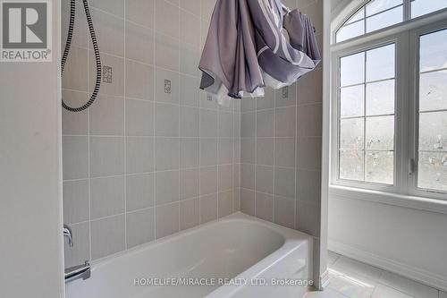 992 Green Street, Innisfil, ON - Indoor Photo Showing Bathroom