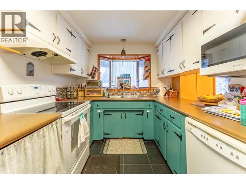 660 Pilot Street, Prince George, BC - Indoor Photo Showing Kitchen With Double Sink