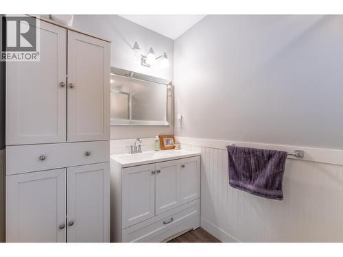 660 Pilot Street, Prince George, BC - Indoor Photo Showing Bathroom