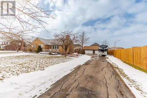 Ample Private Parking - 467 Gorham Rd Road, Fort Erie (Point Abino), ON - Outdoor