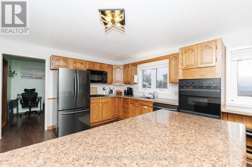 Spacious eat in kitchen with built in appliances - 467 Gorham Rd Road, Fort Erie (Point Abino), ON - Indoor Photo Showing Kitchen