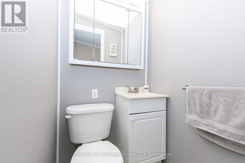 Upstairs 2 pc bath - 467 Gorham Rd Road, Fort Erie (Point Abino), ON - Indoor Photo Showing Bathroom