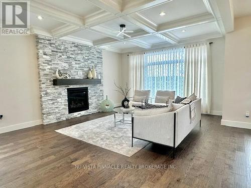 1795 Brayford Avenue, London South (South K), ON - Indoor Photo Showing Living Room With Fireplace