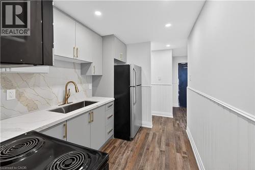 212 Kerr Street Unit# 702, Oakville, ON - Indoor Photo Showing Kitchen