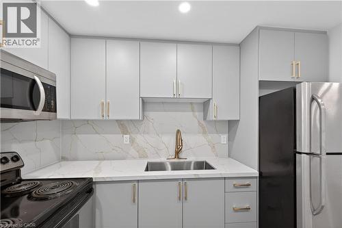 212 Kerr Street Unit# 702, Oakville, ON - Indoor Photo Showing Kitchen