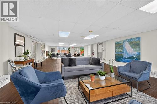 212 Kerr Street Unit# 702, Oakville, ON - Indoor Photo Showing Living Room