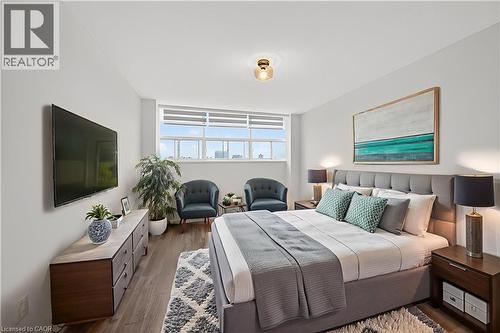 212 Kerr Street Unit# 702, Oakville, ON - Indoor Photo Showing Bedroom