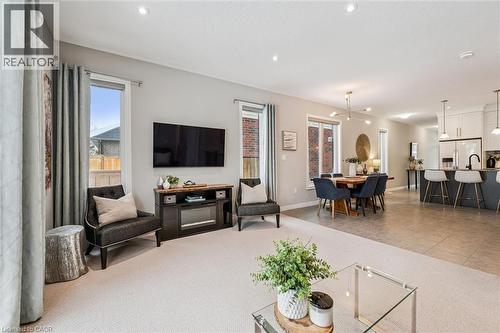 130 N Snyder Avenue N, Elmira, ON - Indoor Photo Showing Living Room
