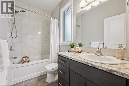 130 N Snyder Avenue N, Elmira, ON - Indoor Photo Showing Bathroom