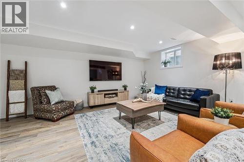 130 N Snyder Avenue N, Elmira, ON - Indoor Photo Showing Living Room