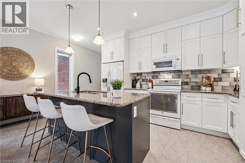 130 N Snyder Avenue N, Elmira, ON - Indoor Photo Showing Kitchen With Upgraded Kitchen