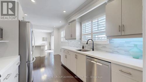 78 Thorny Brae Drive, Markham, ON - Indoor Photo Showing Kitchen With Upgraded Kitchen