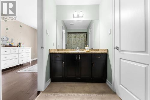 13 Charmuse Lane - East Gwillimbury - 13 Charmuse Lane, East Gwillimbury, ON - Indoor