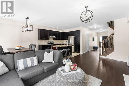 13 Charmuse Lane - East Gwillimbury - 13 Charmuse Lane, East Gwillimbury, ON - Indoor Photo Showing Living Room
