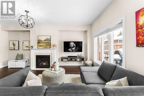 13 Charmuse Lane - East Gwillimbury - 13 Charmuse Lane, East Gwillimbury, ON - Indoor Photo Showing Living Room With Fireplace
