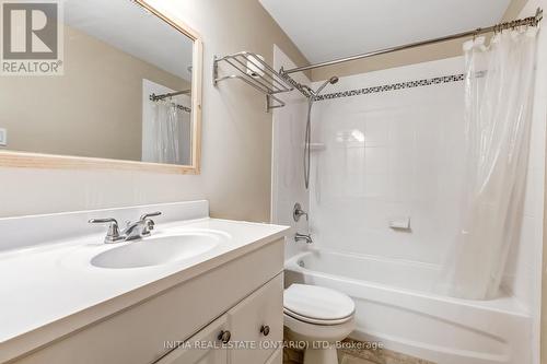 62 - 320 Westminster Avenue, London South (South H), ON - Indoor Photo Showing Bathroom