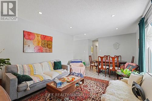 91 Sheldrake Drive, Ottawa, ON - Indoor Photo Showing Living Room