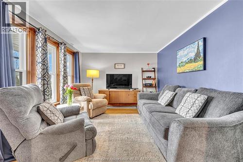 66 Delaware Avenue, Chatham, ON - Indoor Photo Showing Living Room