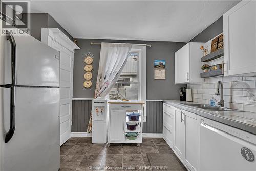 66 Delaware Avenue, Chatham, ON - Indoor Photo Showing Kitchen With Double Sink