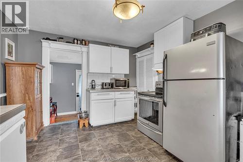 66 Delaware Avenue, Chatham, ON - Indoor Photo Showing Kitchen