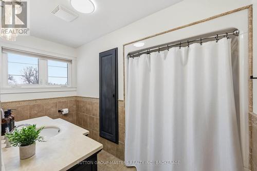 3837 Holmes Road, Frontenac (Frontenac South), ON - Indoor Photo Showing Bathroom