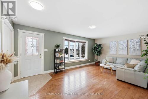 3837 Holmes Road, Frontenac (Frontenac South), ON - Indoor Photo Showing Living Room