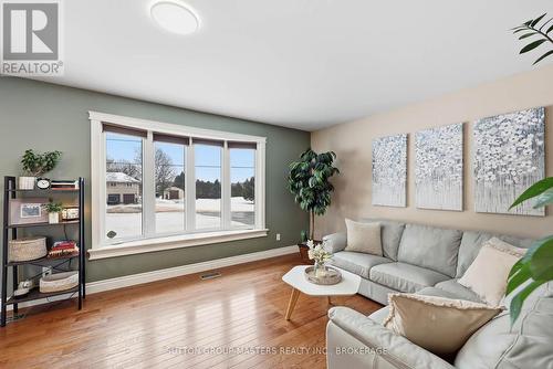 3837 Holmes Road, Frontenac (Frontenac South), ON - Indoor Photo Showing Living Room