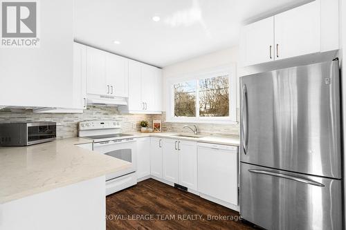852 Borthwick Avenue, Ottawa, ON - Indoor Photo Showing Kitchen