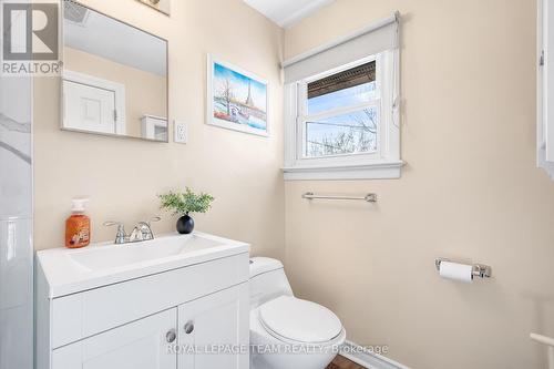 852 Borthwick Avenue, Ottawa, ON - Indoor Photo Showing Bathroom