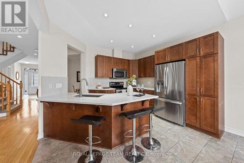 257 Denali Way, Ottawa, ON - Indoor Photo Showing Kitchen With Stainless Steel Kitchen