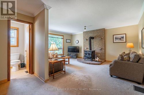 Ground floor Family Room - 962 Golfview Road, Peterborough (Otonabee Ward 1), ON - Indoor Photo Showing Living Room With Fireplace