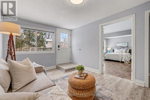 185 Withrow Avenue, Ottawa, ON - Indoor Photo Showing Living Room