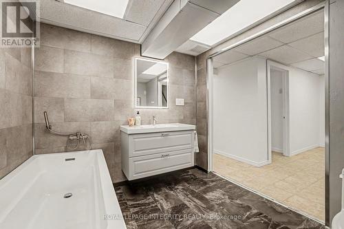 185 Withrow Avenue, Ottawa, ON - Indoor Photo Showing Bathroom
