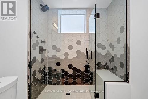517 Braydon Avenue, Ottawa, ON - Indoor Photo Showing Bathroom