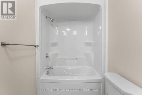 3219 Dominion Road, Fort Erie (Ridgeway), ON - Indoor Photo Showing Bathroom