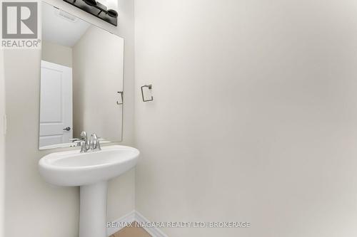 3219 Dominion Road, Fort Erie (Ridgeway), ON - Indoor Photo Showing Bathroom