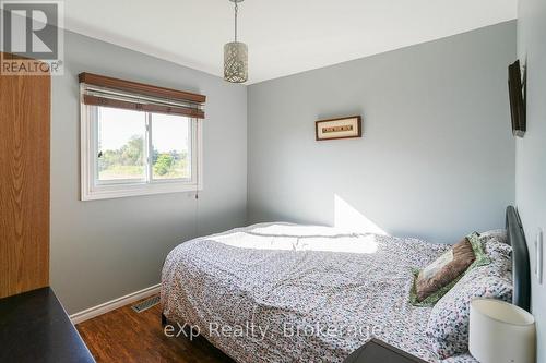179422 Grey Road 17, Georgian Bluffs, ON - Indoor Photo Showing Bedroom