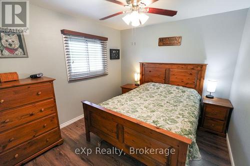 179422 Grey Road 17, Georgian Bluffs, ON - Indoor Photo Showing Bedroom