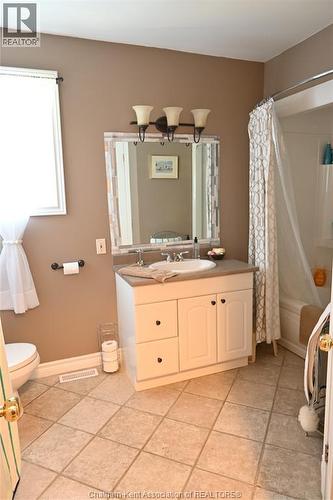 5 Bernard Avenue East, Ridgetown, ON - Indoor Photo Showing Bathroom