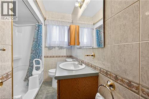 126 West 4Th Street, Hamilton, ON - Indoor Photo Showing Bathroom