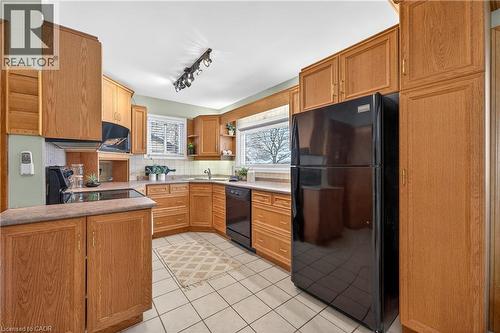126 West 4Th Street, Hamilton, ON - Indoor Photo Showing Kitchen