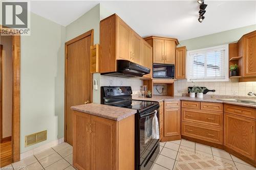 126 West 4Th Street, Hamilton, ON - Indoor Photo Showing Kitchen