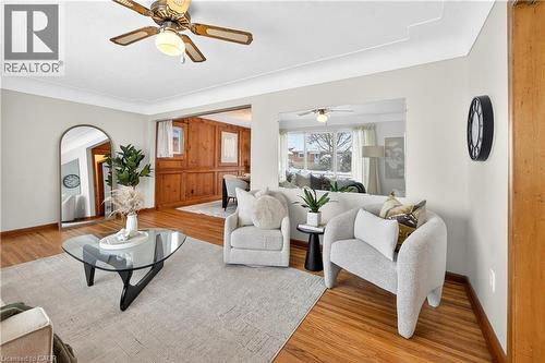 126 West 4Th Street, Hamilton, ON - Indoor Photo Showing Living Room