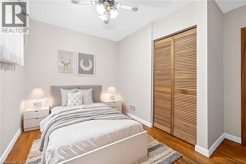 126 West 4Th Street, Hamilton, ON - Indoor Photo Showing Bedroom