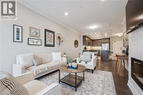 1880 Gordon Street Unit# 809, Guelph, ON - Indoor Photo Showing Living Room
