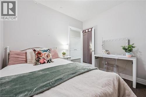 1880 Gordon Street Unit# 809, Guelph, ON - Indoor Photo Showing Bedroom